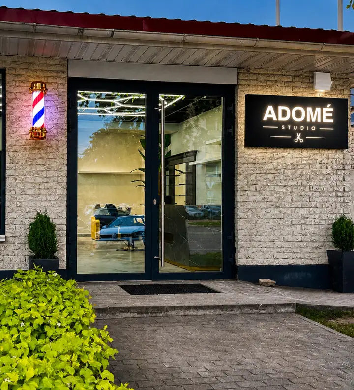 Adomé Studio įėjimas iš lauko pusės